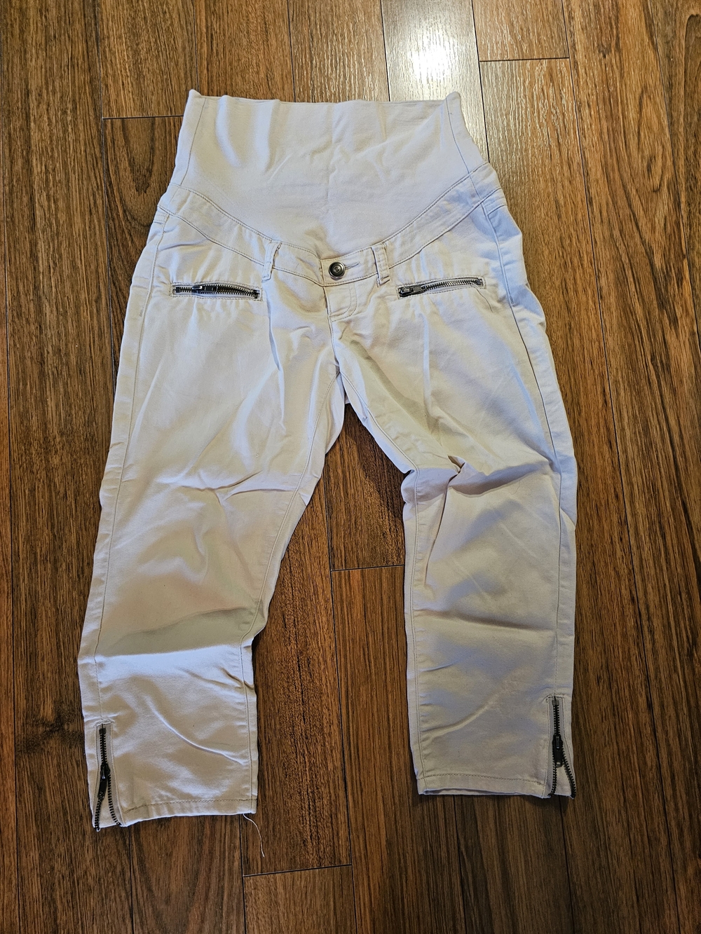 Thyme Maternity Cream Capri Pants with Zipper Accents